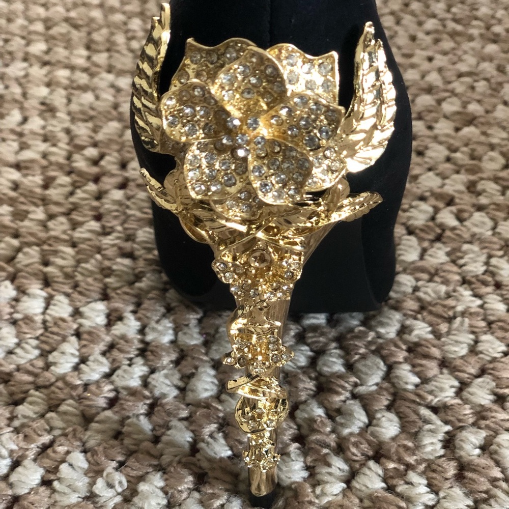 Heels - Picture 2 of 2